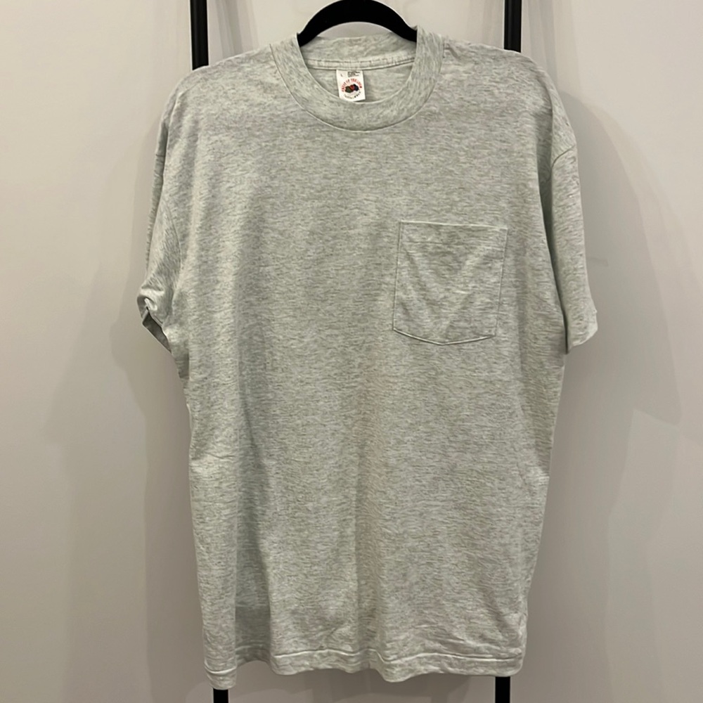 Vintage Fruit of The Loom classic gray short sleeve cotton blend t-shirt Y2K men